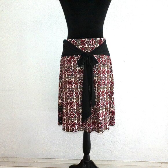 Julie's Closet, Red/black floral midi skirt, with sash belt - Picture 6 of 9